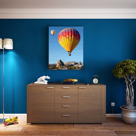 Bunte Luftballons über einer felsigen Landschaft Malen Nach Zahlen