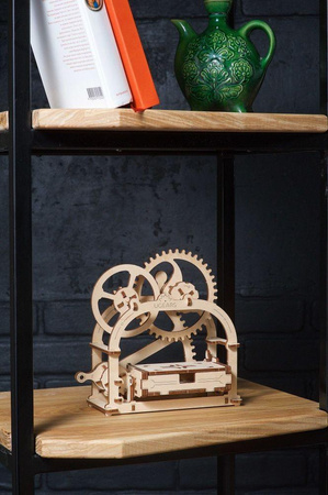 Mechanisches Gehäuse. Schatulle. Mechanisches Modell zum Zusammenklappen