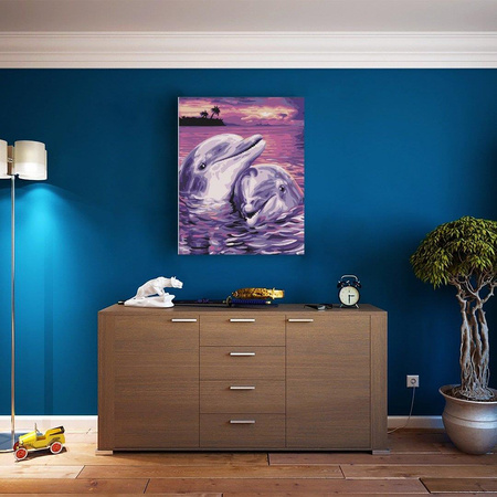 Ein Paar Delfine, die nach Zahlen malen