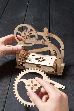 Mechanisches Gehäuse. Schatulle. Mechanisches Modell zum Zusammenklappen