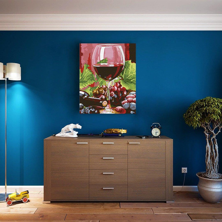 Ein Glas rotes halbsüßes Gemälde nach Zahlen