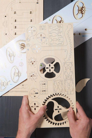 Mechanisches Gehäuse. Schatulle. Mechanisches Modell zum Zusammenklappen