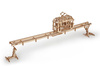 Straßenbahn auf Schienen. Mechanisches Modell zum Zusammenklappen