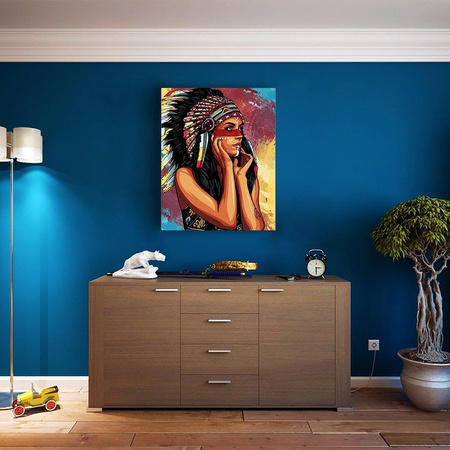 Geheimnisvolle indische Frau, die durch Zahlen malt