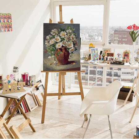 Weiße Blumen in einem Krug. Malen nach Zahlen