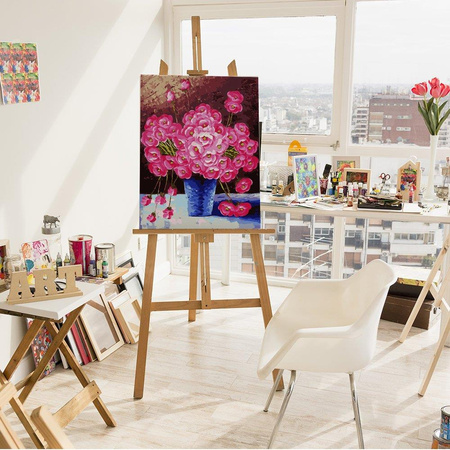 Rosa Blumen in einer blauen Vase. Malen nach Zahlen