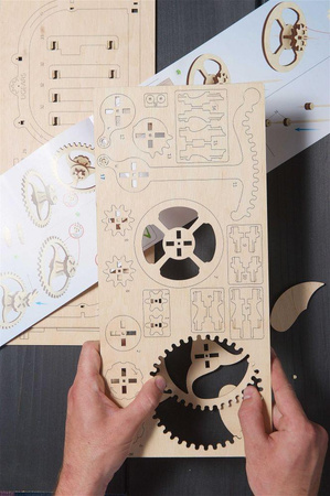 Mechanisches Gehäuse. Schatulle. Mechanisches Modell zum Zusammenklappen